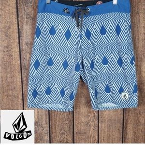 NWOT Cinch Fly men's Board Shorts